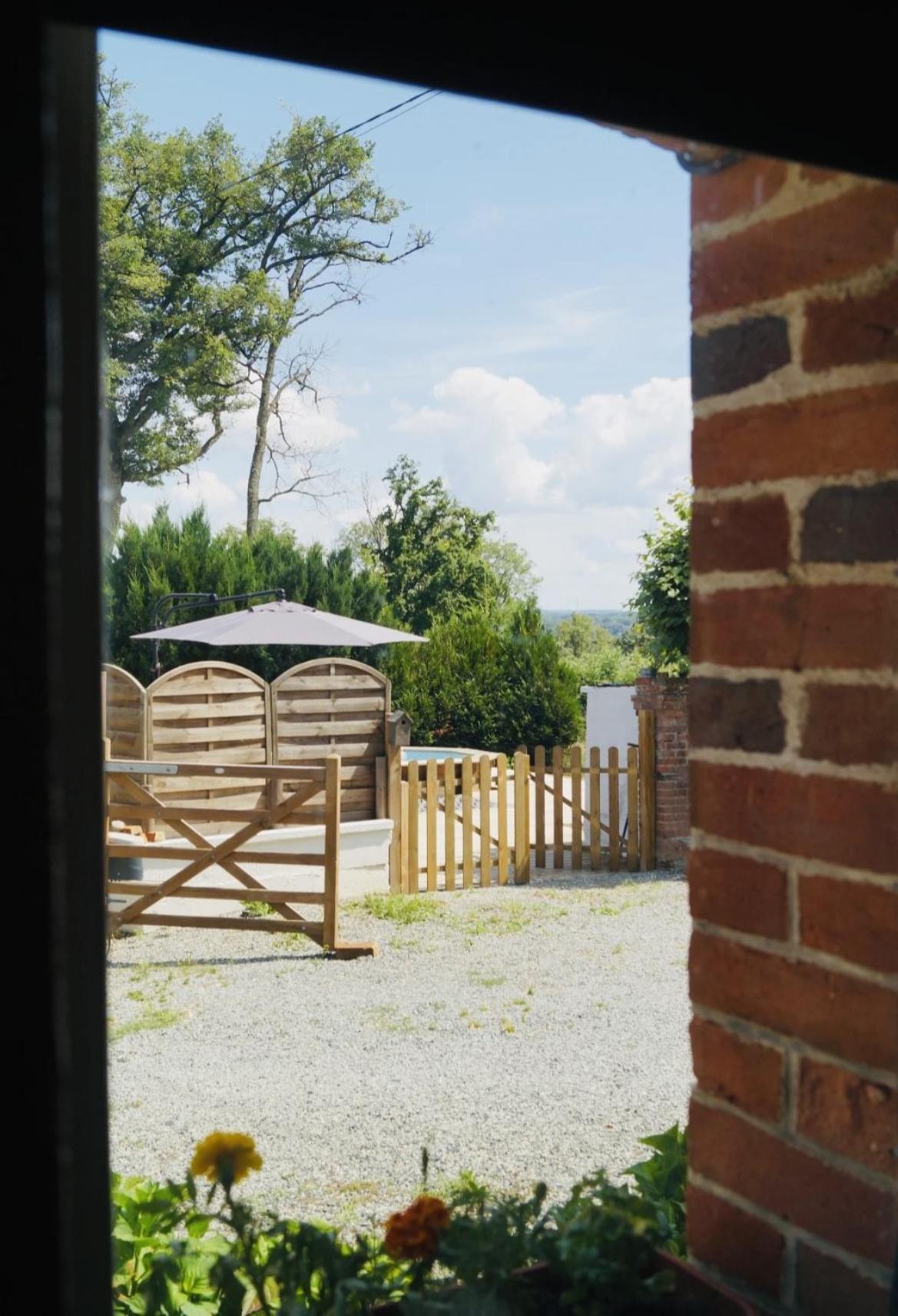 Maison Des Glycines Droux Eksteriør billede
